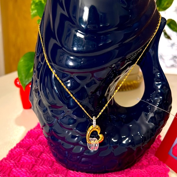 NWOT Swarovski crystal with heart shape pendant necklace - Picture 3 of 7